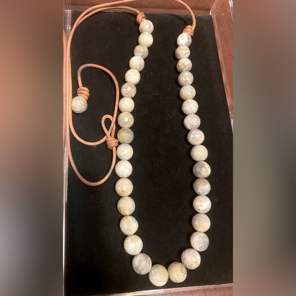 Labradorite Natural Stone Necklace​ - Picture 3 of 4